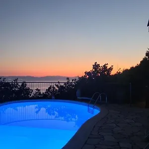 Panoramica Tra Suggestive Notti Stellate. Villa